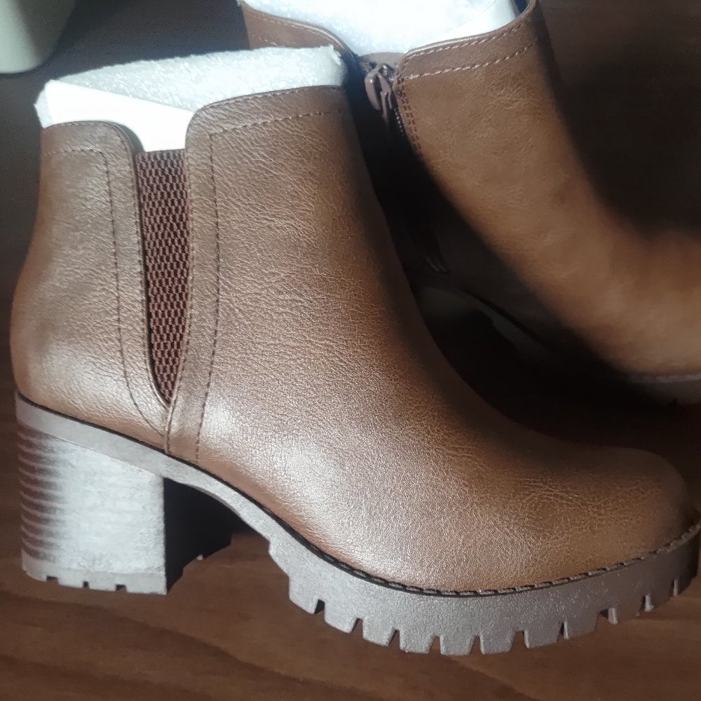 Thumb-S Low Ankle Booties Brown